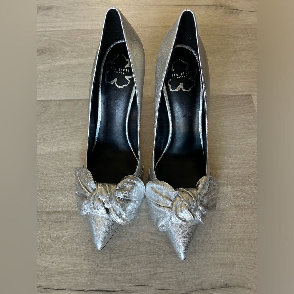 Ted Baker Metallic Bow Court Pump (NWOB)